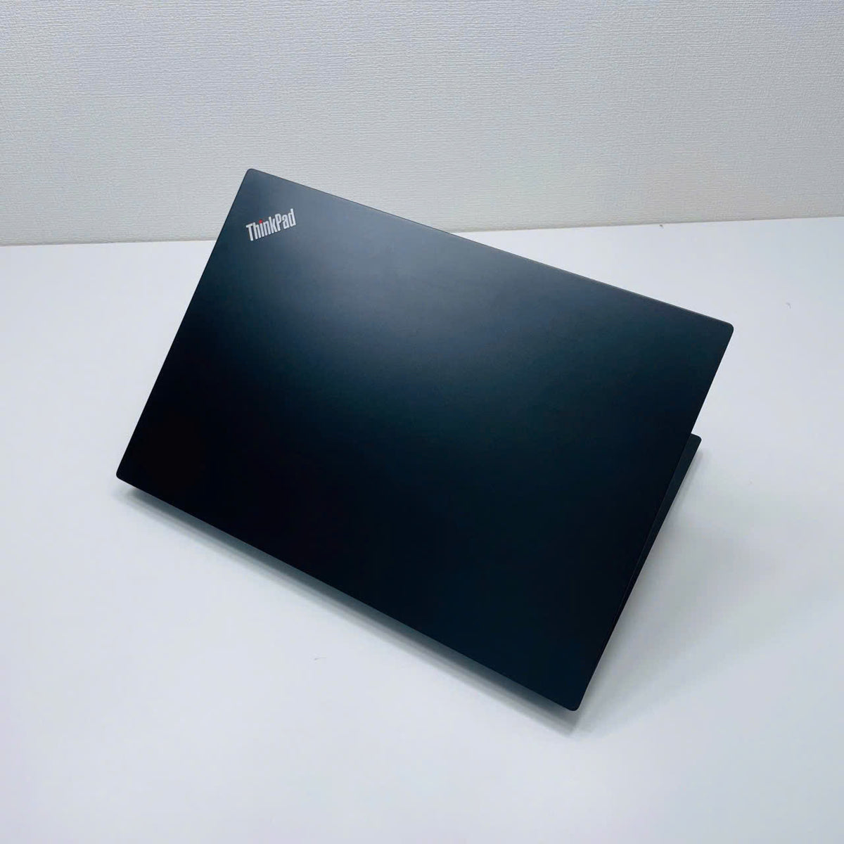 ThinkPad E585 15.6'' HD RYZEN 3 2200U ram 8gb ssd 256gb