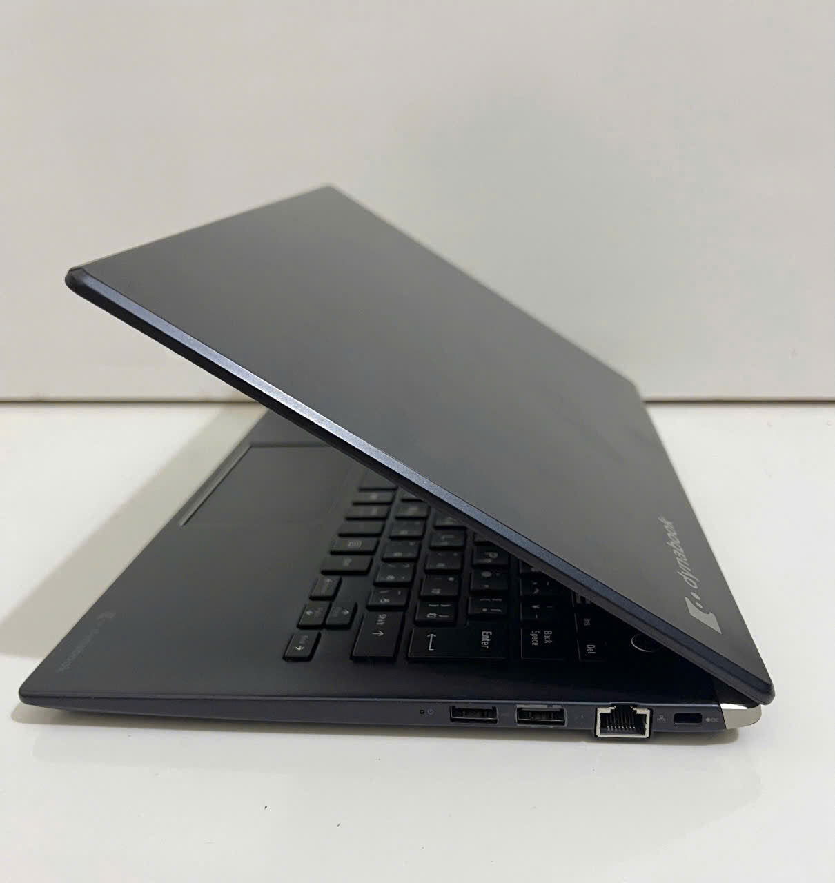 TOSHIBA DYNABOOK G83