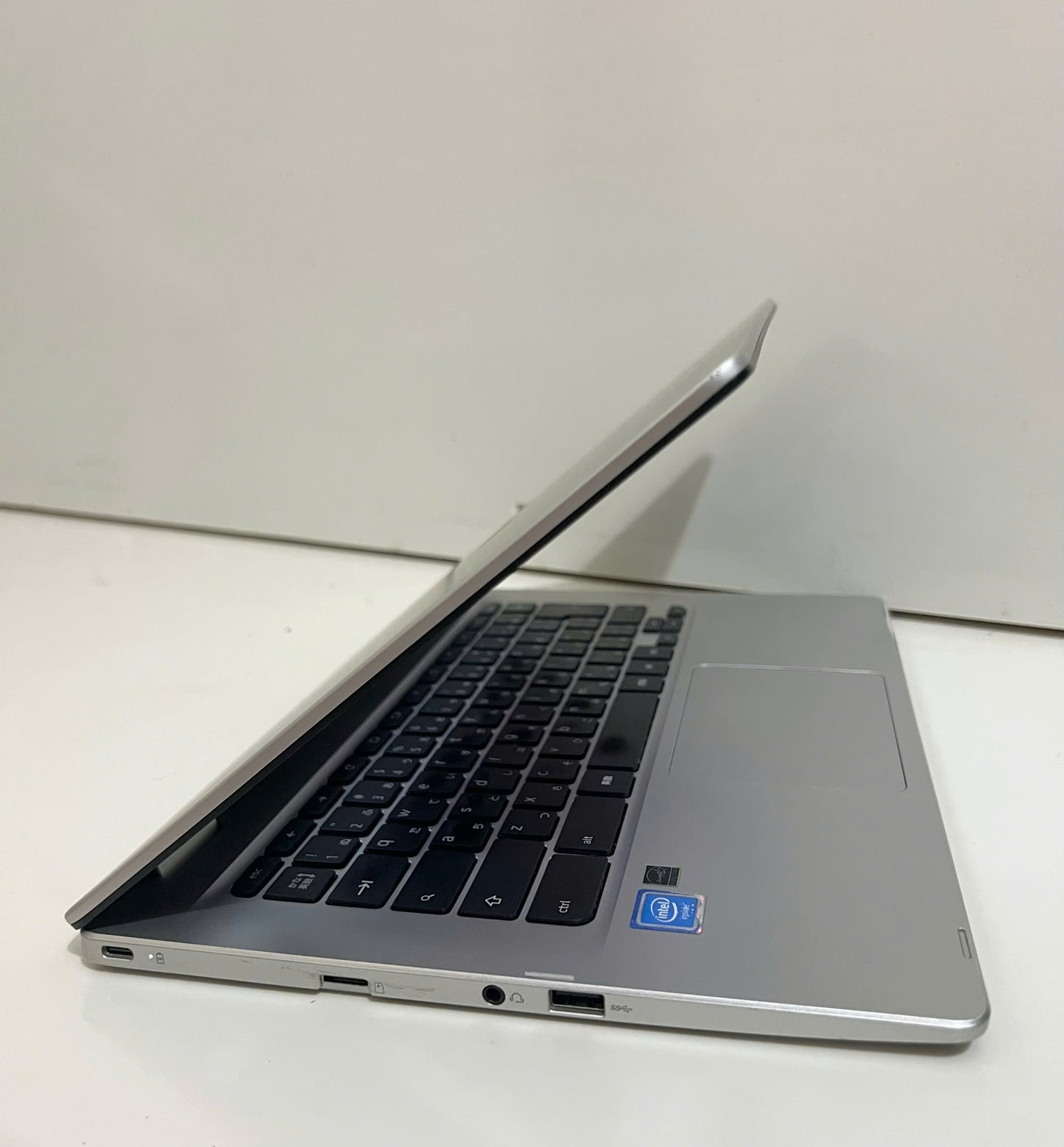 ASUS Chromebook C423